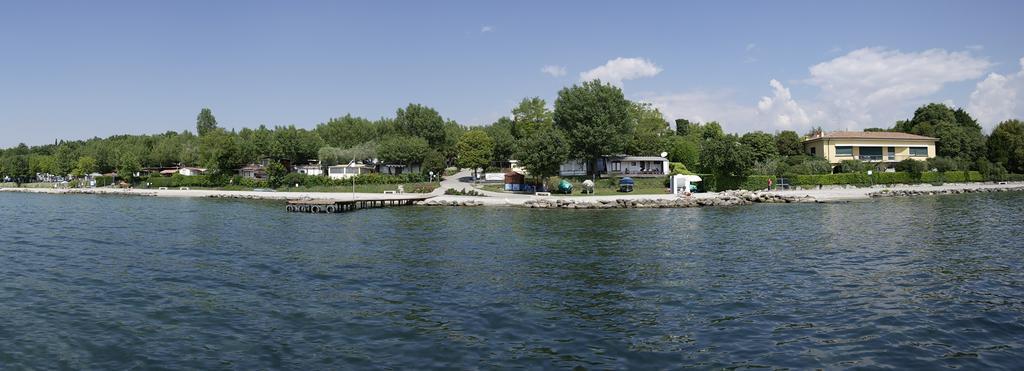 Campeggio Delle Rose Moniga del Garda Bagian luar foto