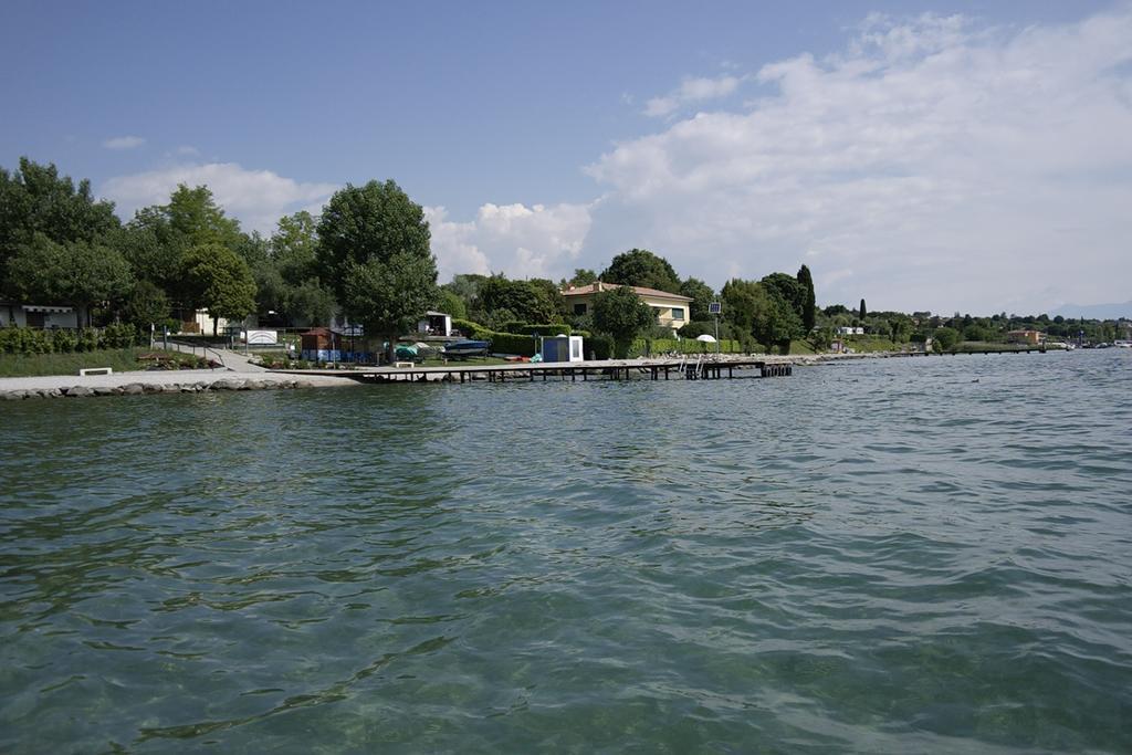 Campeggio Delle Rose Moniga del Garda Bagian luar foto