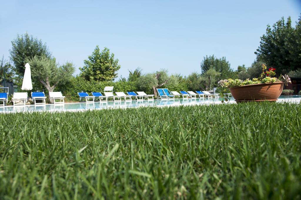 Campeggio Delle Rose Moniga del Garda Bagian luar foto